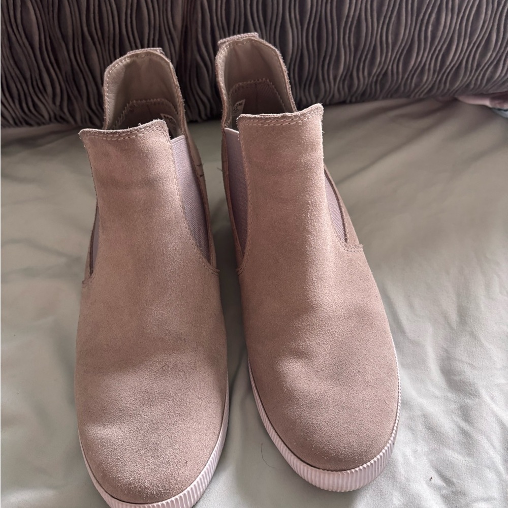 Sorel Tan Ankle Boots with Elastic Panels